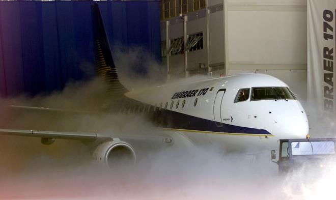 File photo showing the unveiling of Brazilian aircraft manufacturer Embraer of its regional jet EMB-170, able to carry seventy passengers, in Sao Jose dos Campos on October 29, 2001. REUTERS/Paulo Whitaker/File Photo